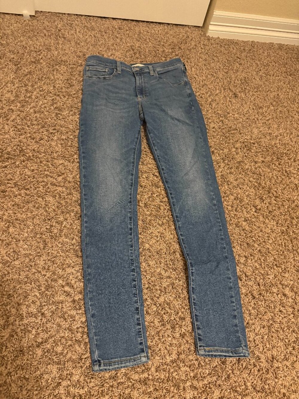 Levi's 720 High Rise Super Skinny Jeans Size 30 Medium Blue Denim Red Tab Zip